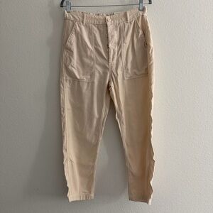 American Eagle Highest Rise 90s Boyfriend Cream Buttoned Fly Pants Size 8 Short